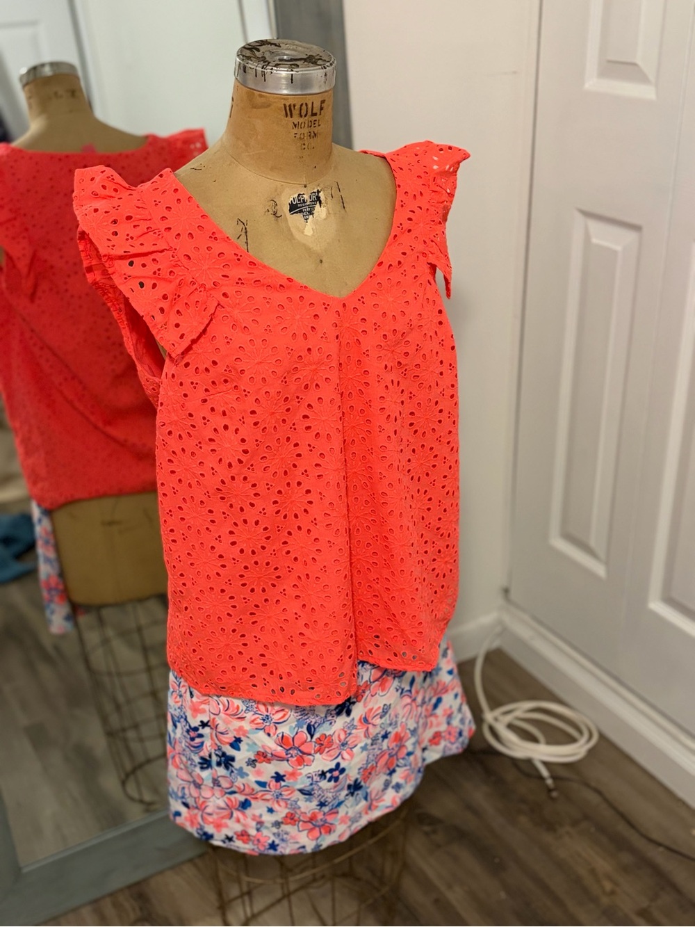 Lilly Pulitzer Coral Eyelet Ruffle V-Neck Camisole Medium and floral skort 6 set